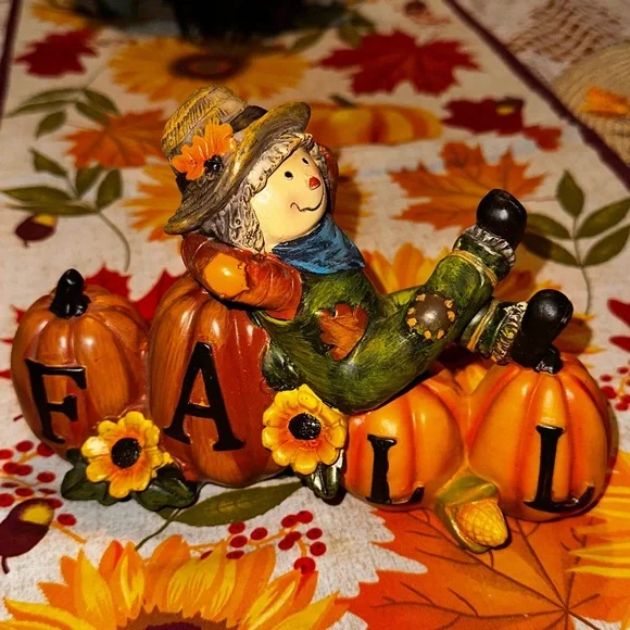 NEW Fall Harvest Scarecrow Pumpkin Figurine - Picture 1 of 3